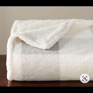 Pottery Barn Buffalo Sherpa Back Check Throw- Gray
